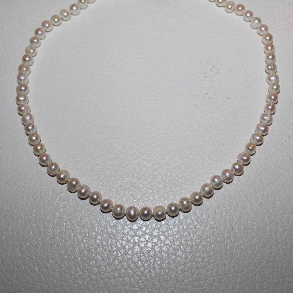 CLASSY ONE STAND PEARL NECKLACE ROUND WHITE - Picture 2 of 5